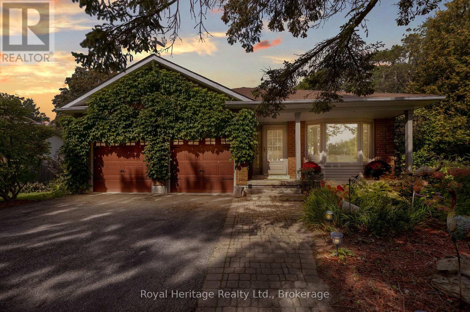 88 Hart Boulevard, Clarington (Newcastle), Ontario  L1B 1E4 - Photo 2 - E13801626