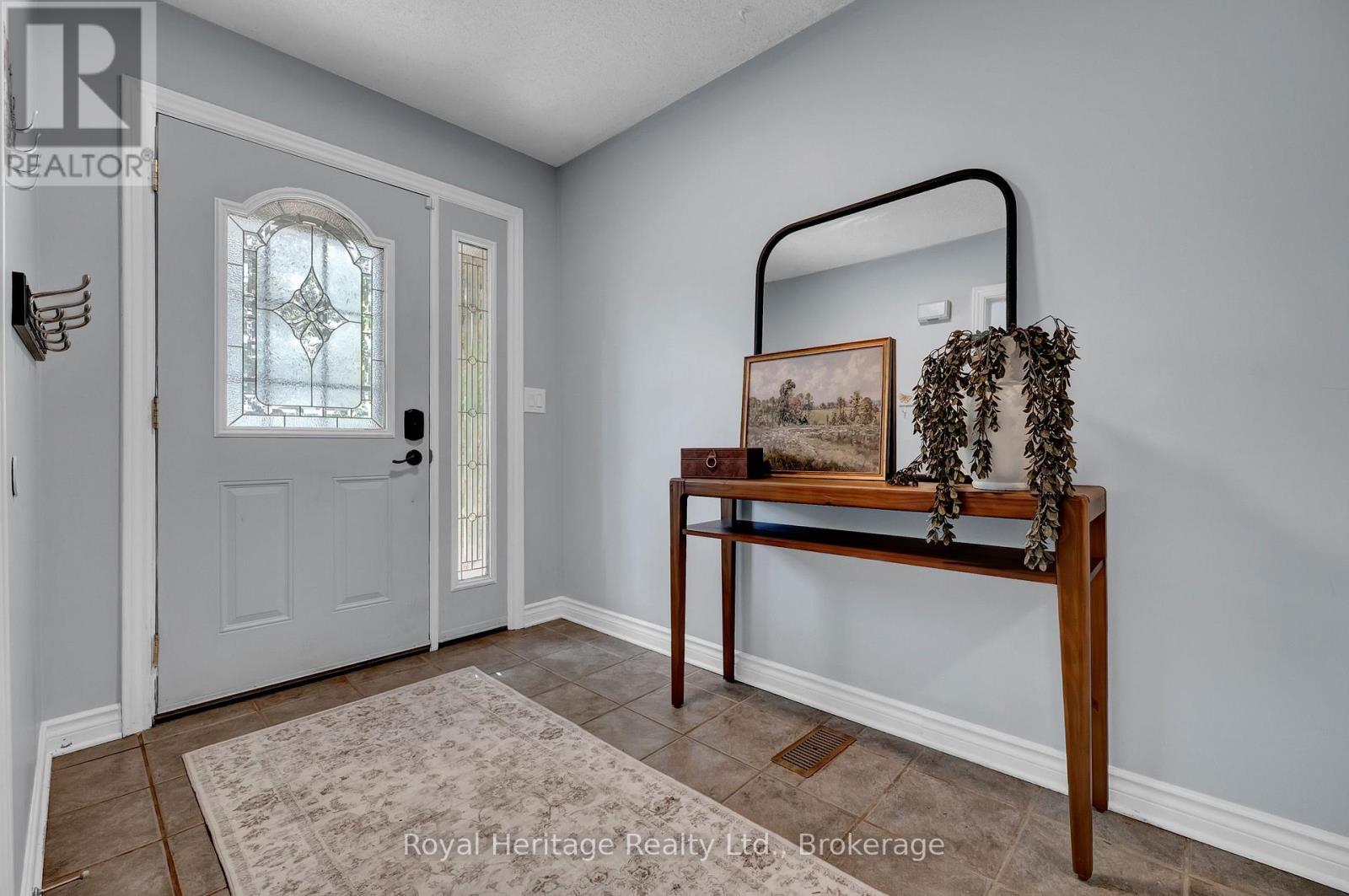 88 Hart Boulevard, Clarington (Newcastle), Ontario  L1B 1E4 - Photo 4 - E13801626