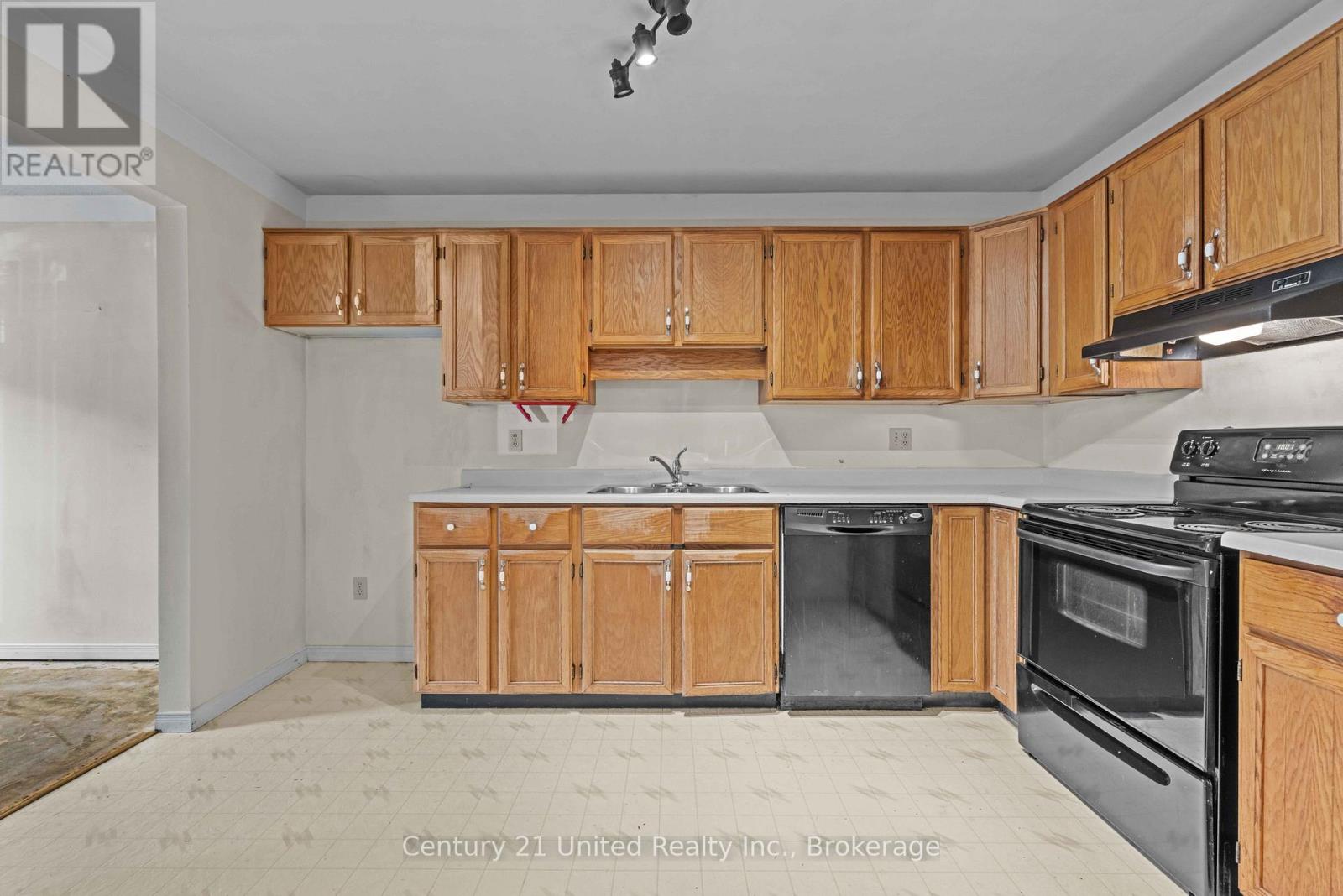 10 - 36 Champlain Crescent, Peterborough (Northcrest Ward 5), Ontario  K9L 1T1 - Photo 5 - X13802680