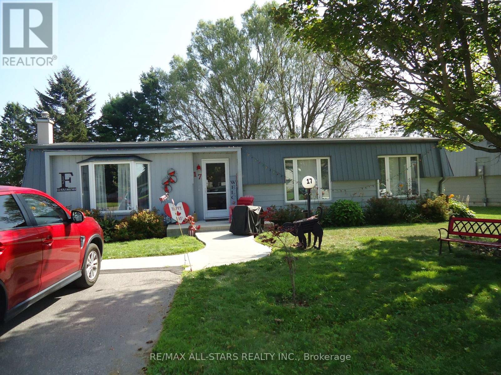 17 PINERIDGE COURT, clarington (newcastle), Ontario
