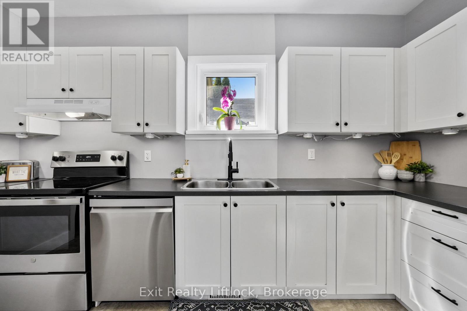 21 Aylmer Street S, Peterborough (Town Ward 3), Ontario  K9J 3H6 - Photo 11 - X13807952