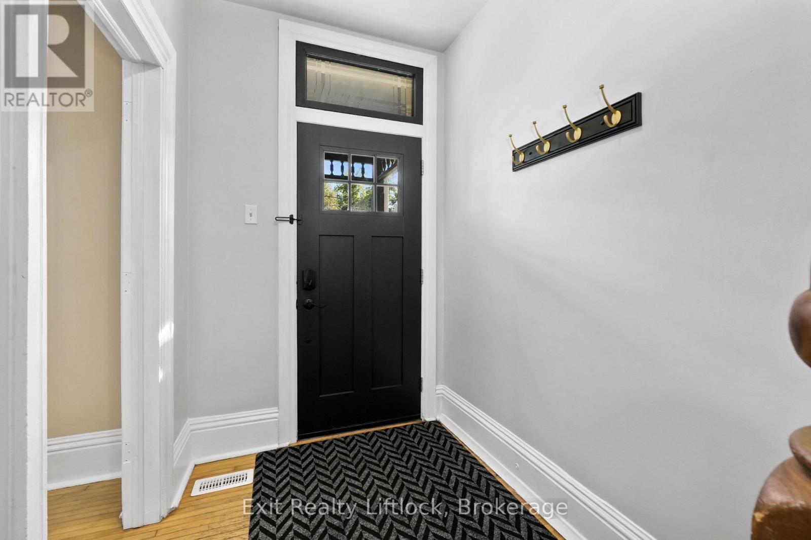21 Aylmer Street S, Peterborough (Town Ward 3), Ontario  K9J 3H6 - Photo 4 - X13807952