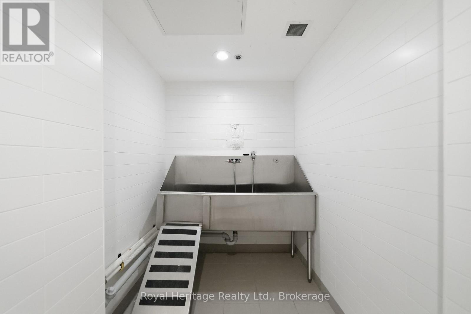 106 - 21 Brookhouse Drive, Clarington (Newcastle), Ontario  L1B 0V4 - Photo 33 - E13808000