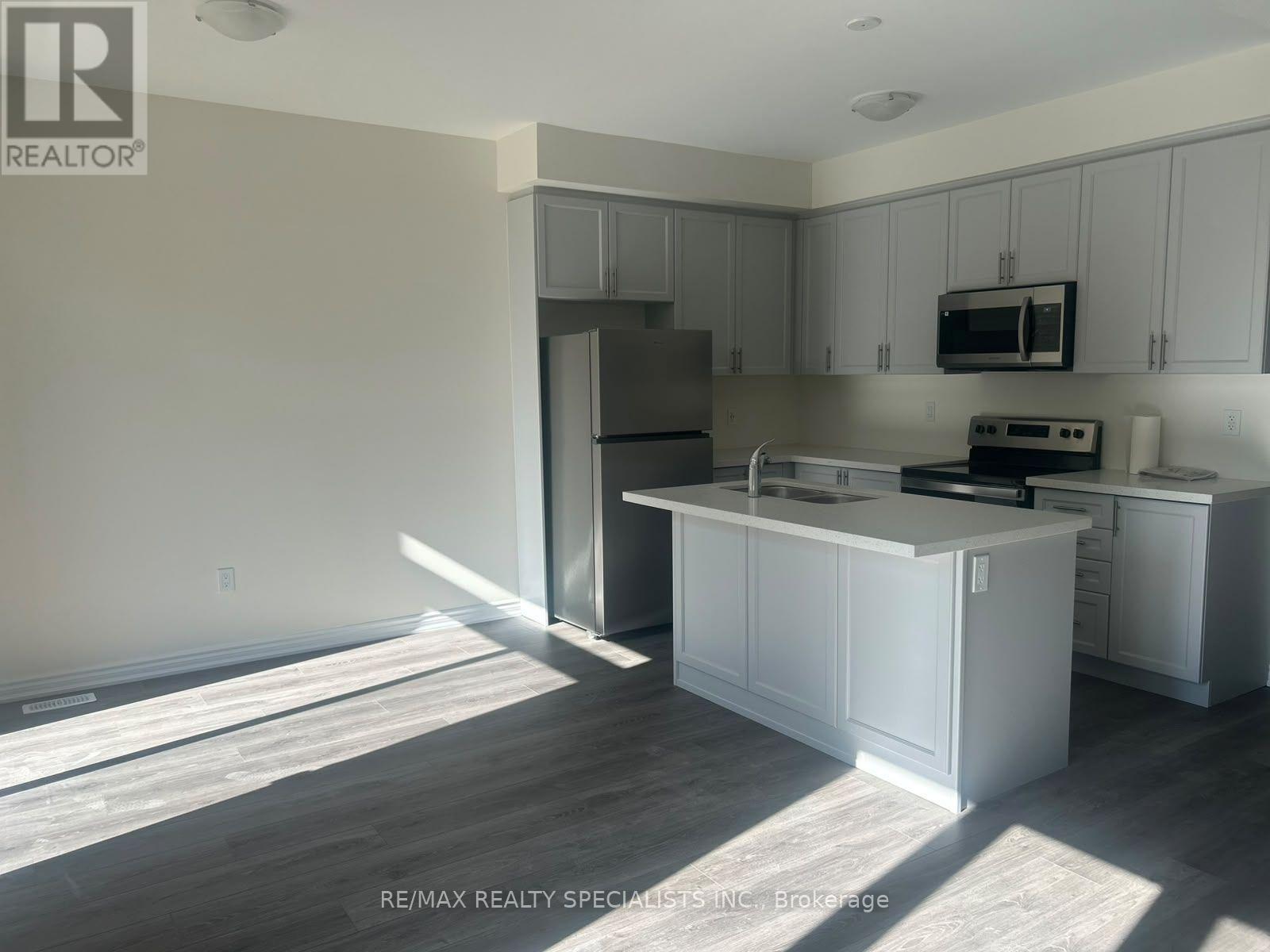 67 Watts Mews, Kawartha Lakes (Lindsay), Ontario  K9V 5Z5 - Photo 4 - X13808602