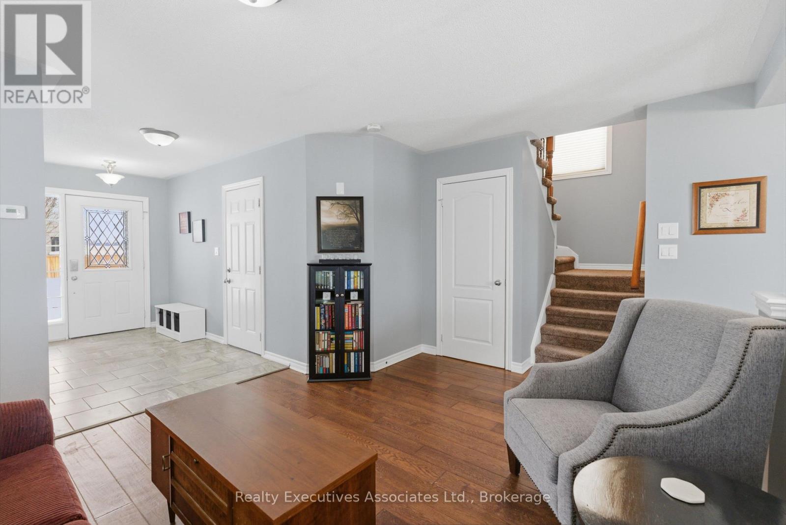 71 Truax Street, Kawartha Lakes (Lindsay), Ontario  K9V 0E3 - Photo 3 - X13812460