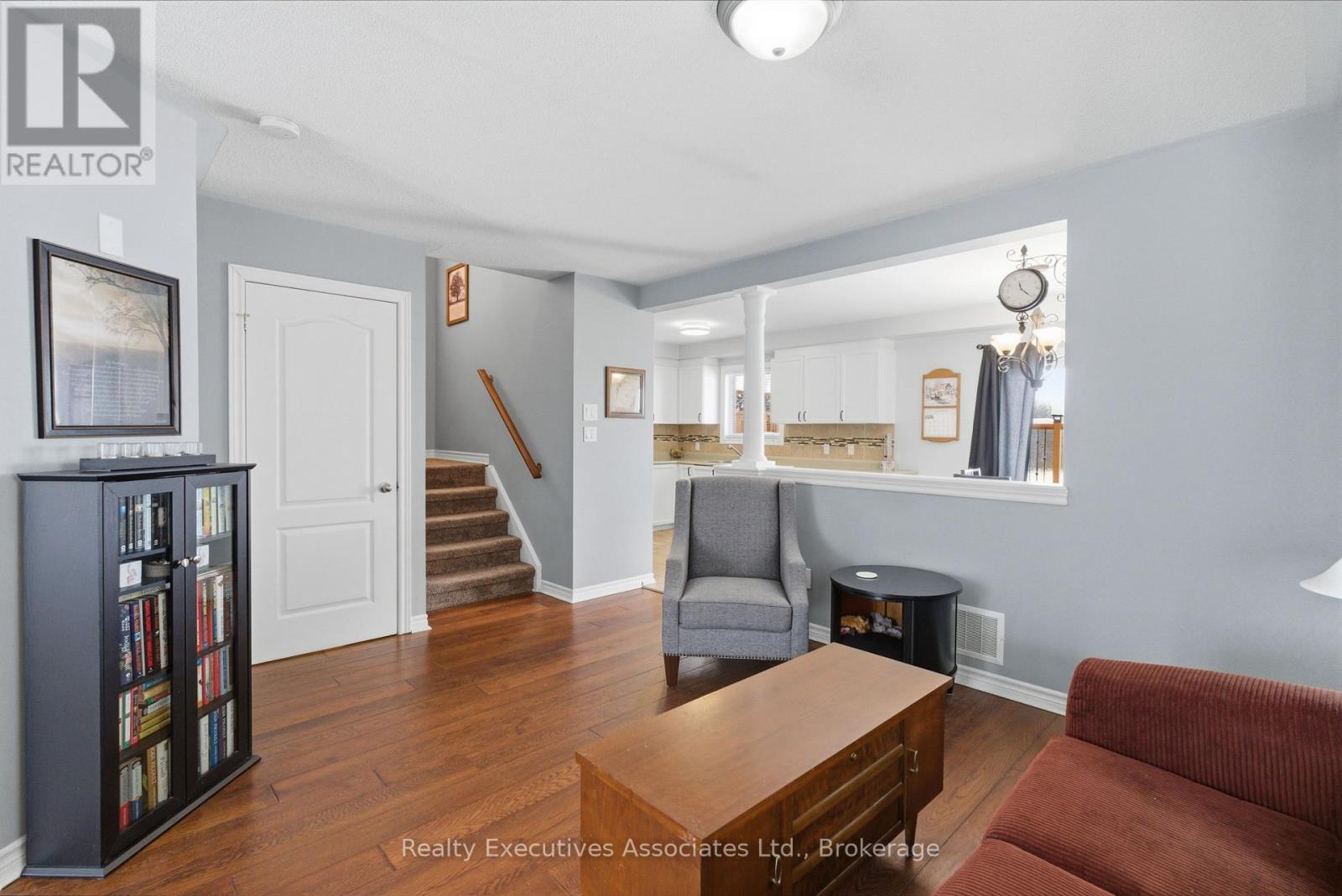 71 Truax Street, Kawartha Lakes (Lindsay), Ontario  K9V 0E3 - Photo 4 - X13812460