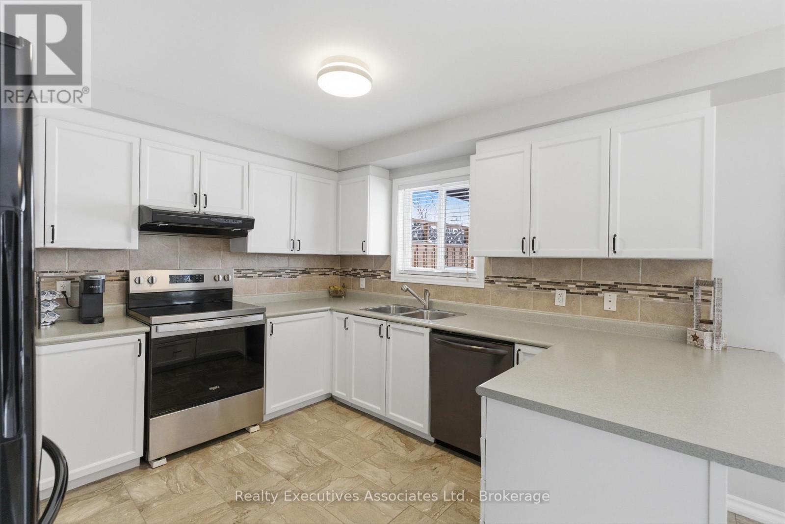 71 Truax Street, Kawartha Lakes (Lindsay), Ontario  K9V 0E3 - Photo 8 - X13812460