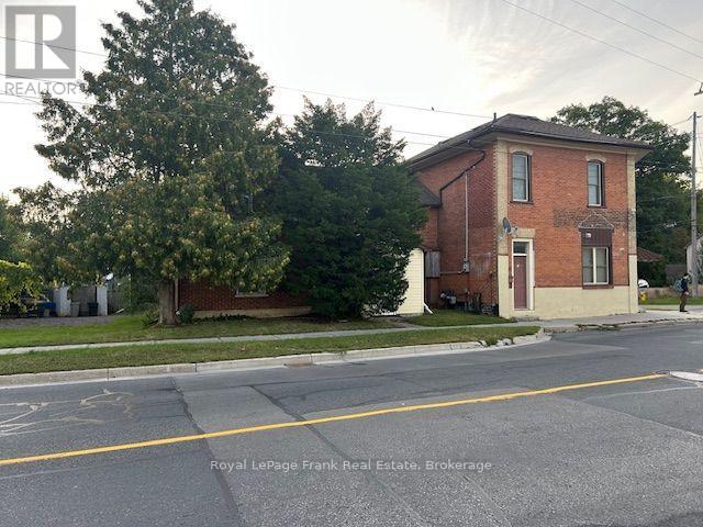 226 Lake Street, Peterborough (Town Ward 3), Ontario  K9J 3J1 - Photo 4 - X13813468