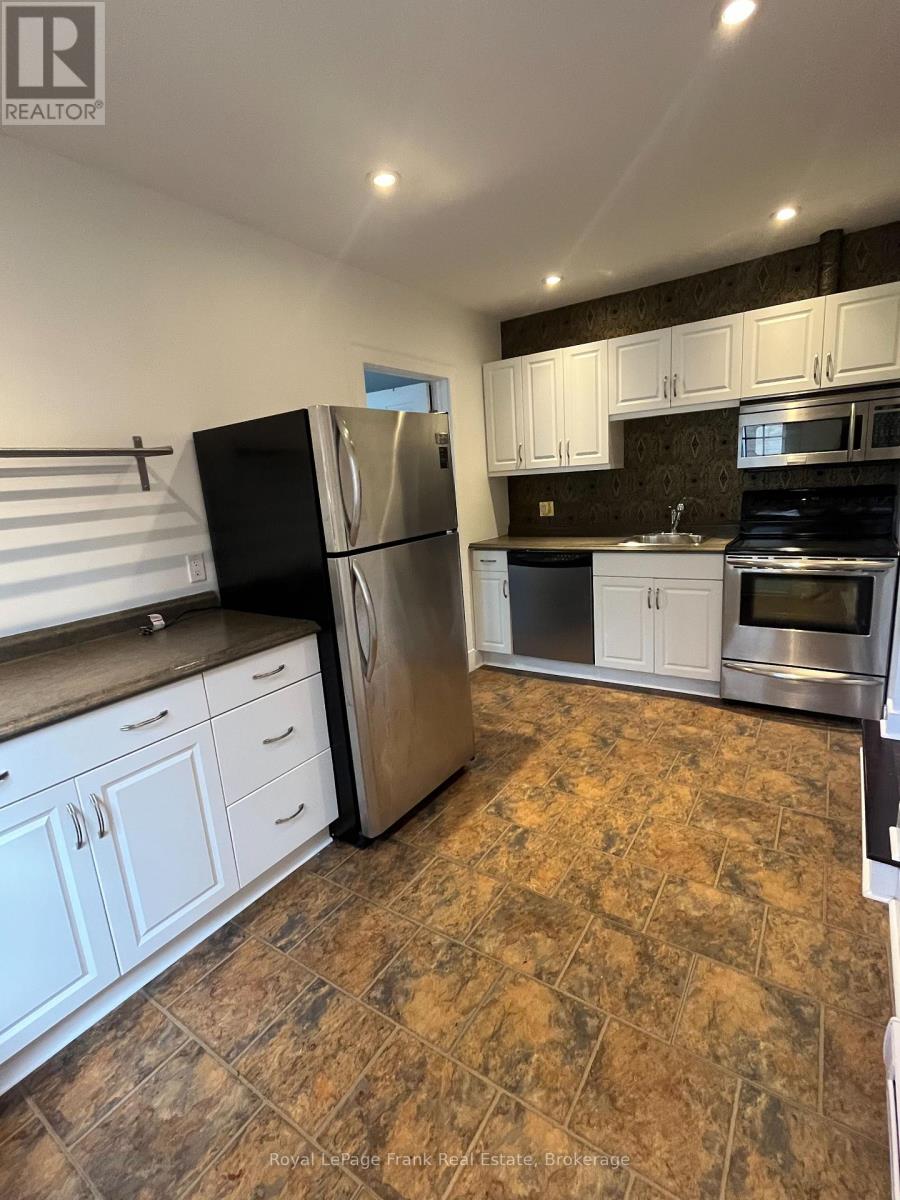 210 Mcdonnel Street, Peterborough (Town Ward 3), Ontario  K9H 2V9 - Photo 10 - X13814278