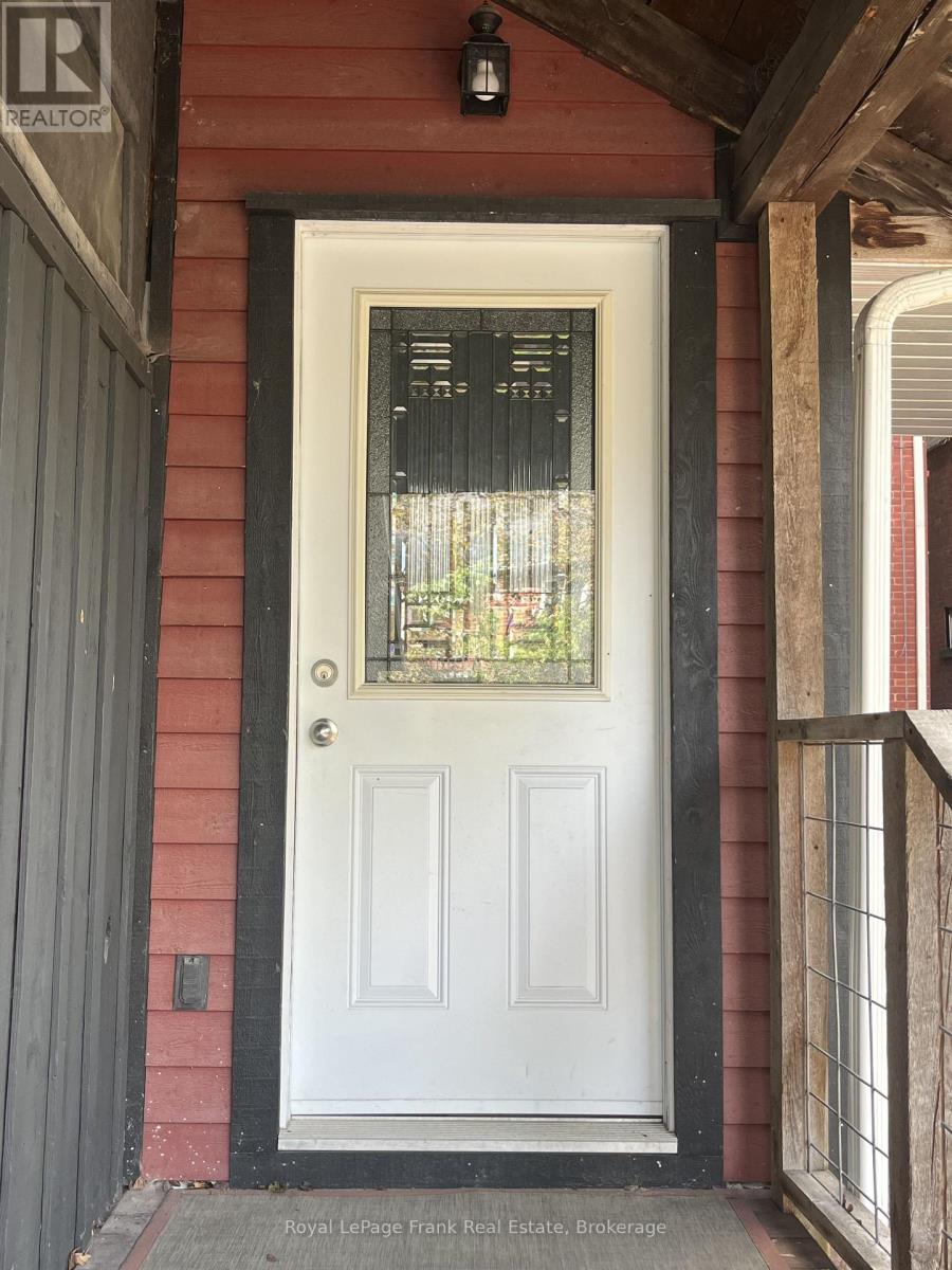 210 Mcdonnel Street, Peterborough (Town Ward 3), Ontario  K9H 2V9 - Photo 2 - X13814278