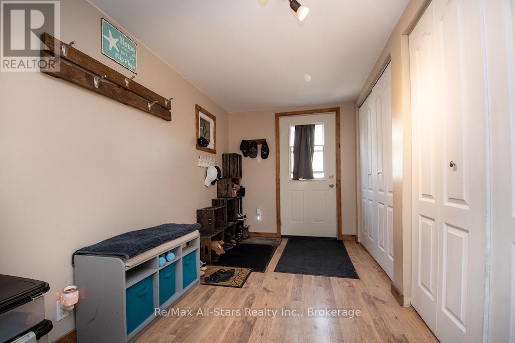 23 Wolfe Street, Kawartha Lakes (Lindsay), Ontario  K9V 2J3 - Photo 2 - X13815462