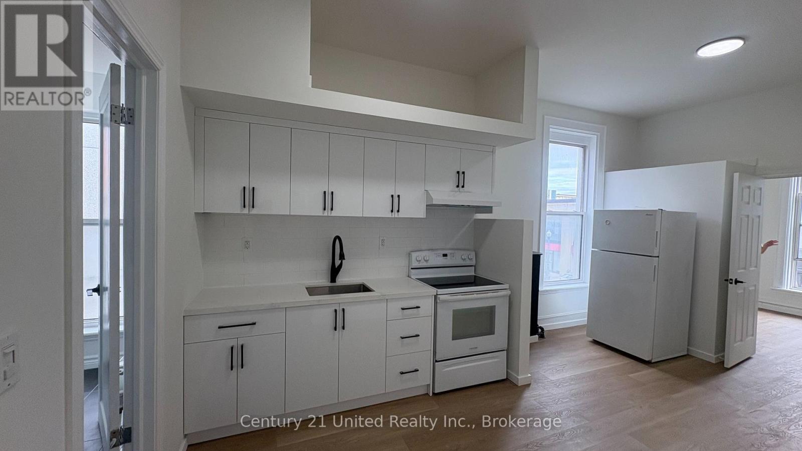 9 - 172.5 Hunter Street W, Peterborough (Town Ward 3), Ontario  K9H 2L2 - Photo 2 - X13815472