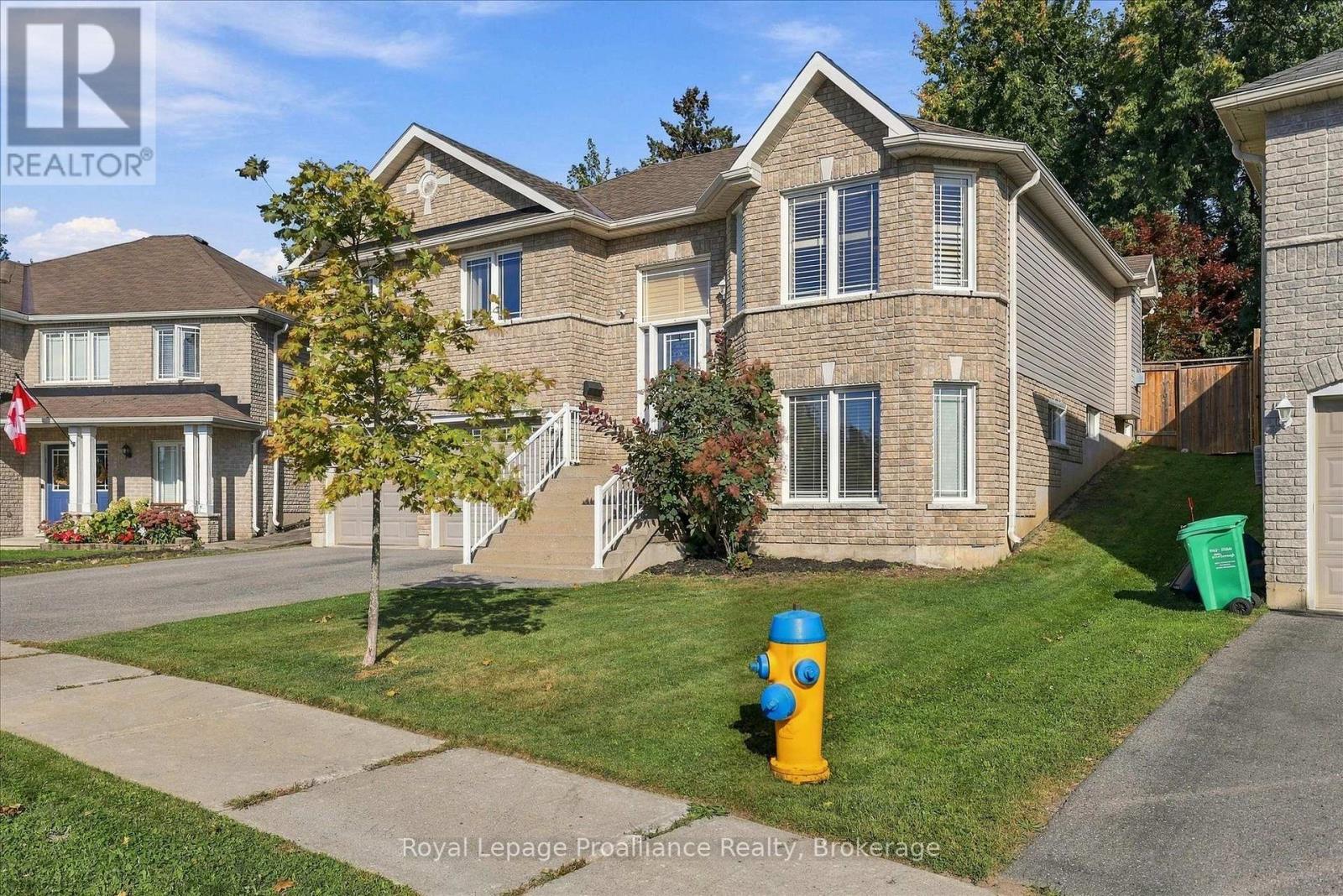 82 Parcells Crescent, Peterborough (Otonabee Ward 1), Ontario  K9K 2R2 - Photo 2 - X13815748