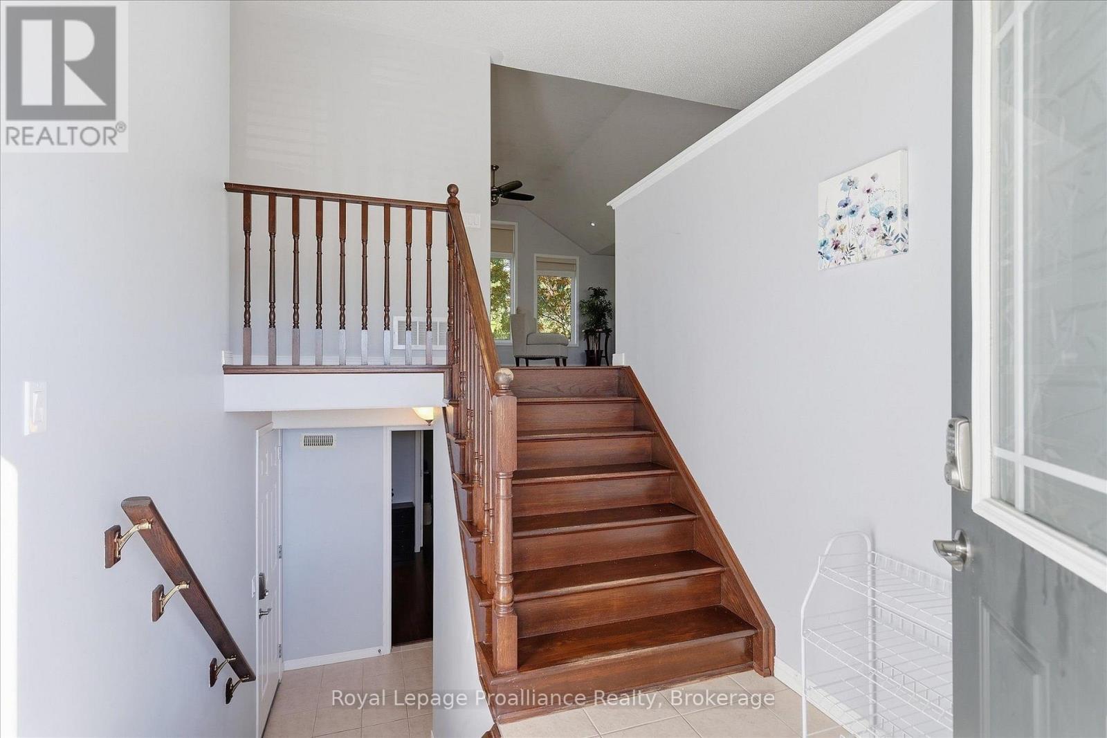 82 Parcells Crescent, Peterborough (Otonabee Ward 1), Ontario  K9K 2R2 - Photo 5 - X13815748