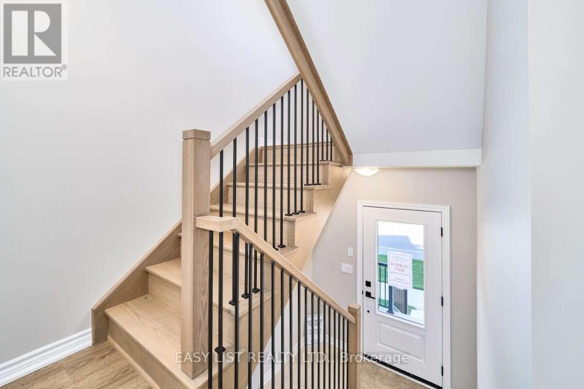 19 Addyman Crescent, Clarington (Newcastle), Ontario  L1B 0X4 - Photo 4 - E13816822