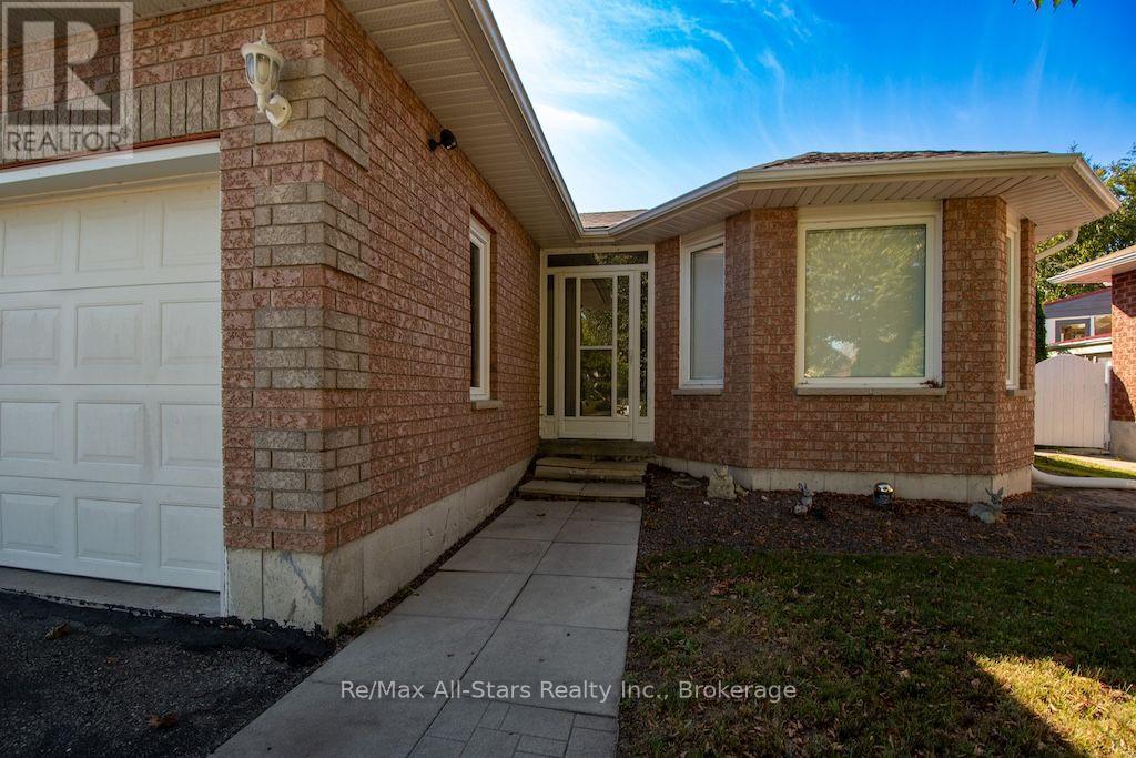 41 Mcgibbon Boulevard, Kawartha Lakes (Lindsay), Ontario  K9V 6G4 - Photo 3 - X13818380