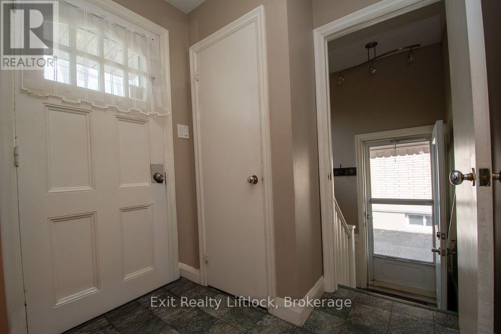 445 Arndon Avenue, Peterborough (Otonabee Ward 1), Ontario  K9J 4A7 - Photo 2 - X13818708