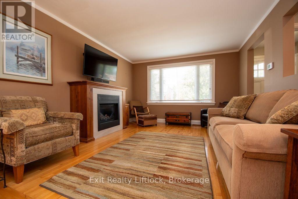445 Arndon Avenue, Peterborough (Otonabee Ward 1), Ontario  K9J 4A7 - Photo 3 - X13818708