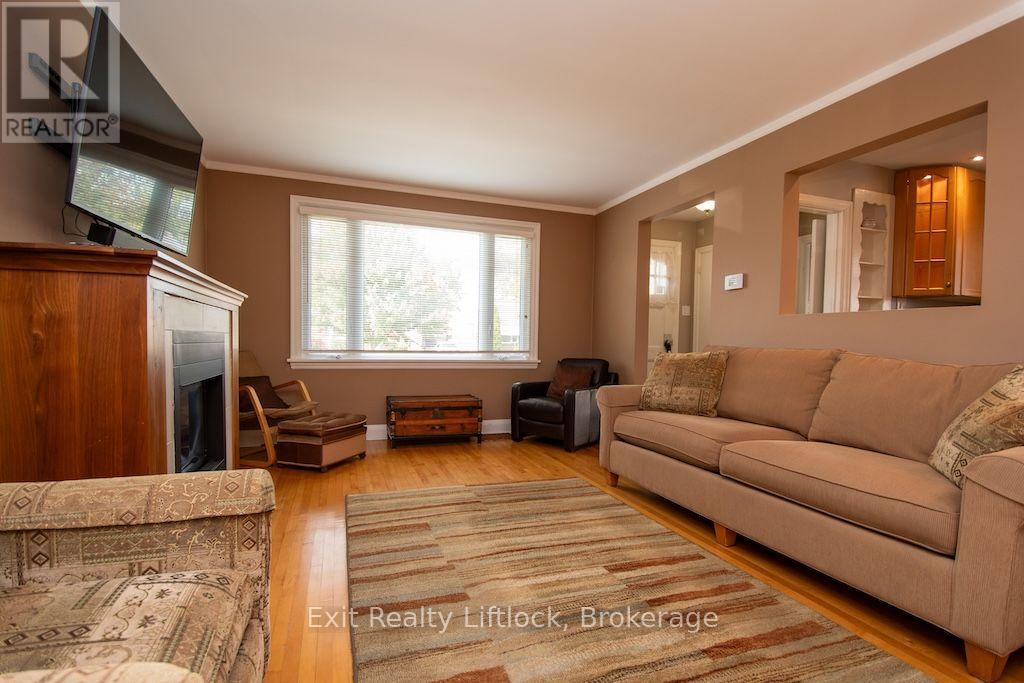 445 Arndon Avenue, Peterborough (Otonabee Ward 1), Ontario  K9J 4A7 - Photo 4 - X13818708