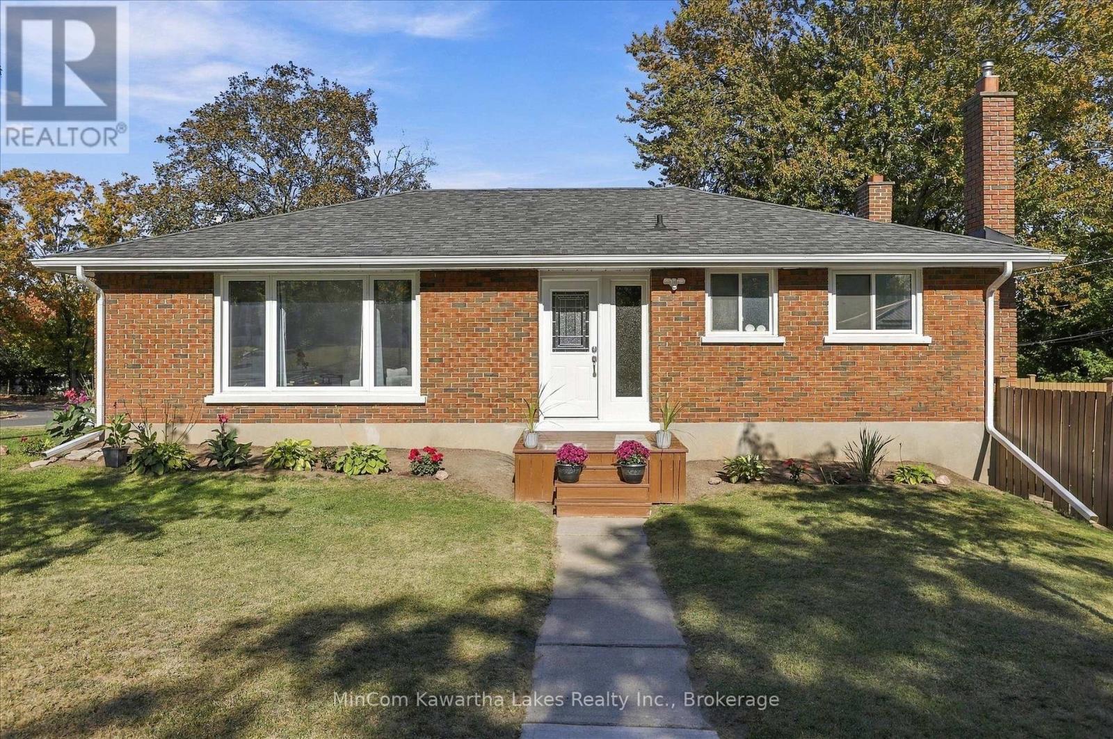 398 Applegrove Avenue, Peterborough (Northcrest Ward 5), Ontario  K9H 5L7 - Photo 2 - X13819136
