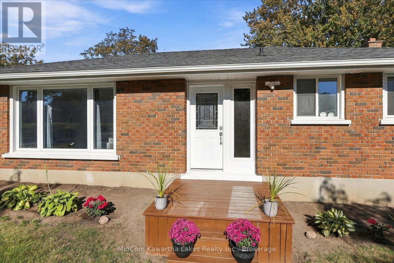 398 Applegrove Avenue, Peterborough (Northcrest Ward 5), Ontario  K9H 5L7 - Photo 3 - X13819136
