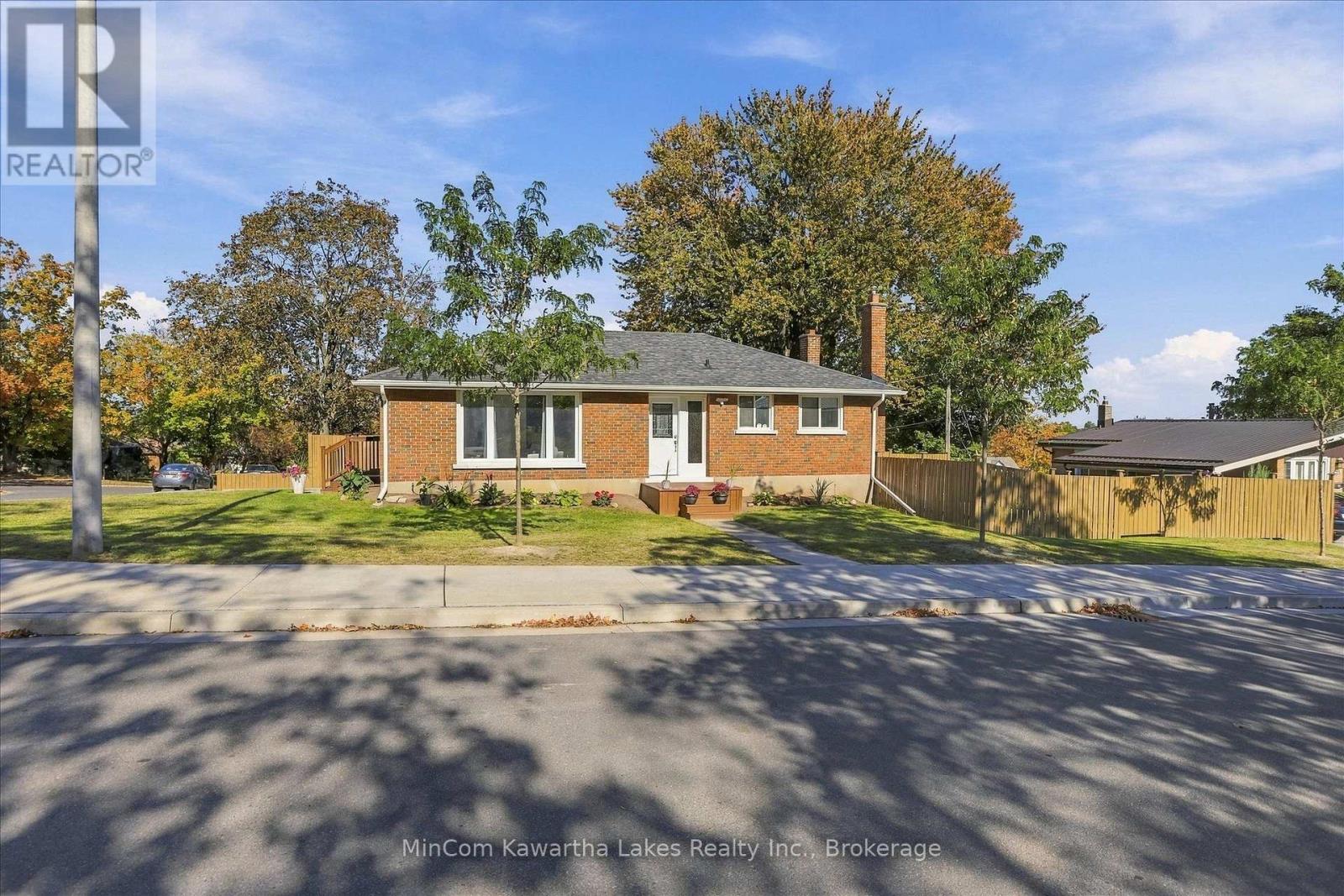 398 Applegrove Avenue, Peterborough (Northcrest Ward 5), Ontario  K9H 5L7 - Photo 4 - X13819136