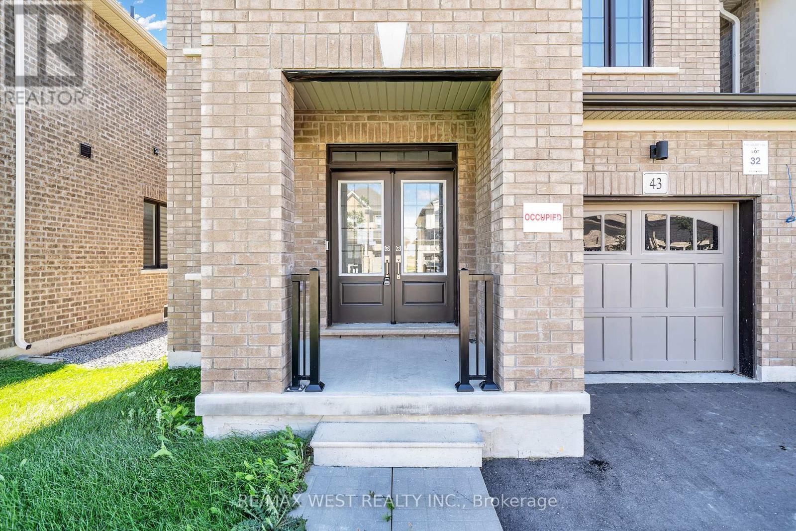 43 Ed Ewert Avenue, Clarington (Newcastle), Ontario  L1B 0W7 - Photo 2 - E13821650