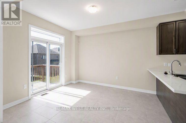 43 Ed Ewert Avenue, Clarington (Newcastle), Ontario  L1B 0W7 - Photo 6 - E13821650