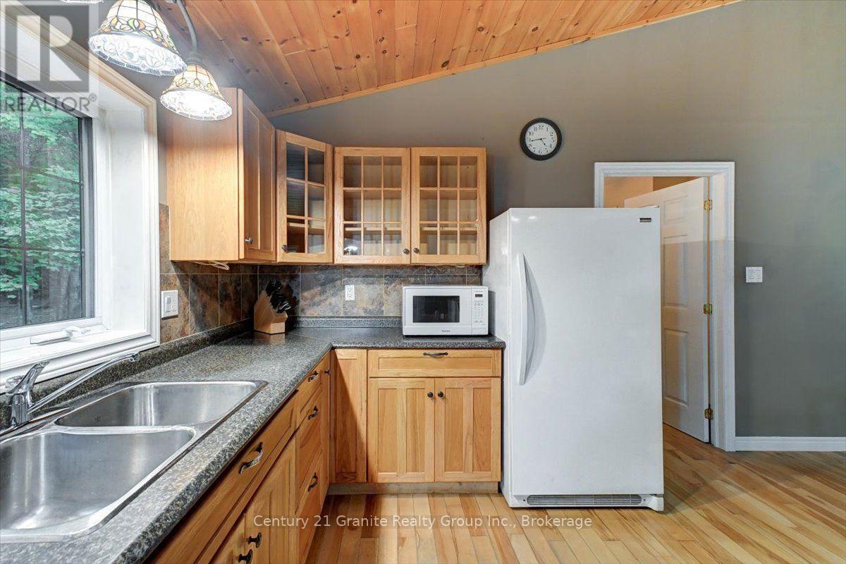 649 Madawaska Road, Hastings Highlands (Wicklow Ward), Ontario  K0L 2S0 - Photo 11 - X13822812