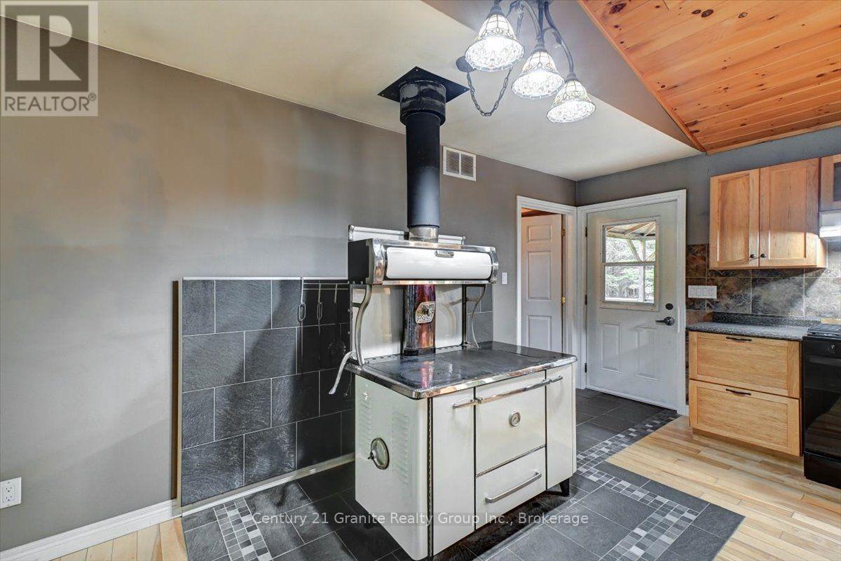 649 Madawaska Road, Hastings Highlands (Wicklow Ward), Ontario  K0L 2S0 - Photo 13 - X13822812