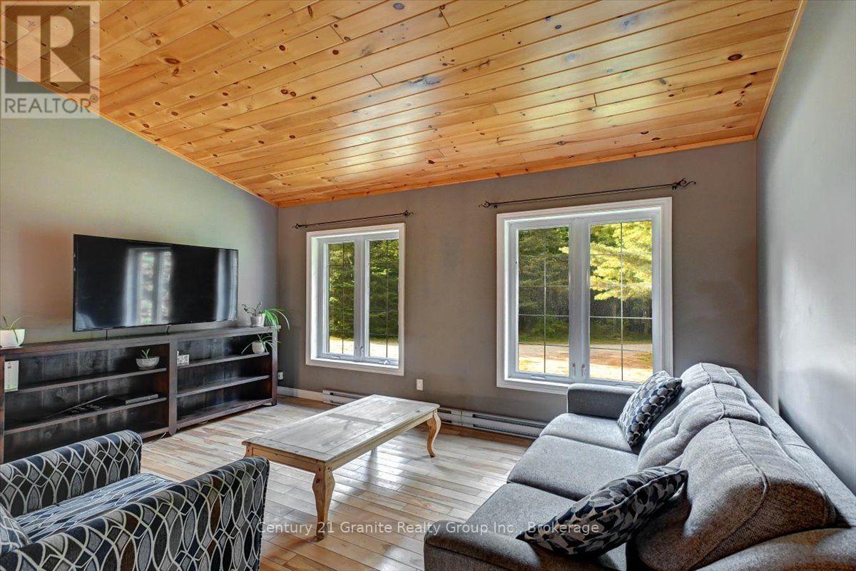 649 Madawaska Road, Hastings Highlands (Wicklow Ward), Ontario  K0L 2S0 - Photo 16 - X13822812