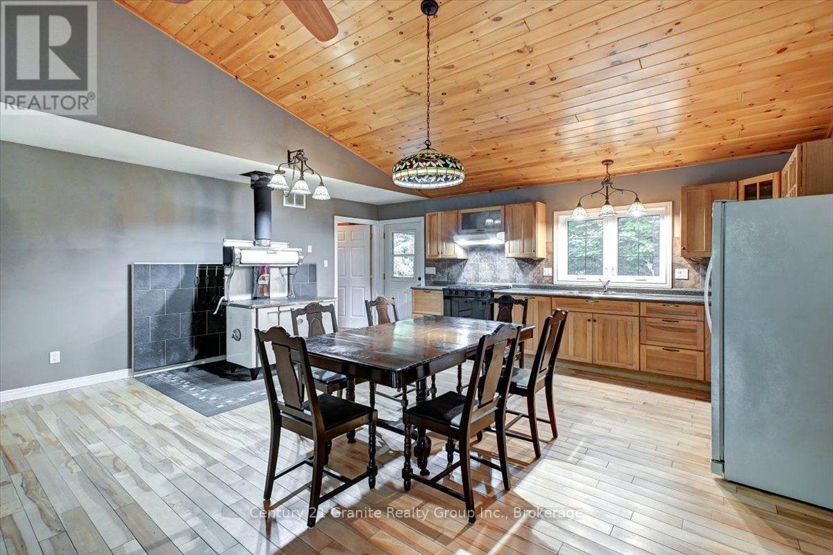 649 Madawaska Road, Hastings Highlands (Wicklow Ward), Ontario  K0L 2S0 - Photo 6 - X13822812
