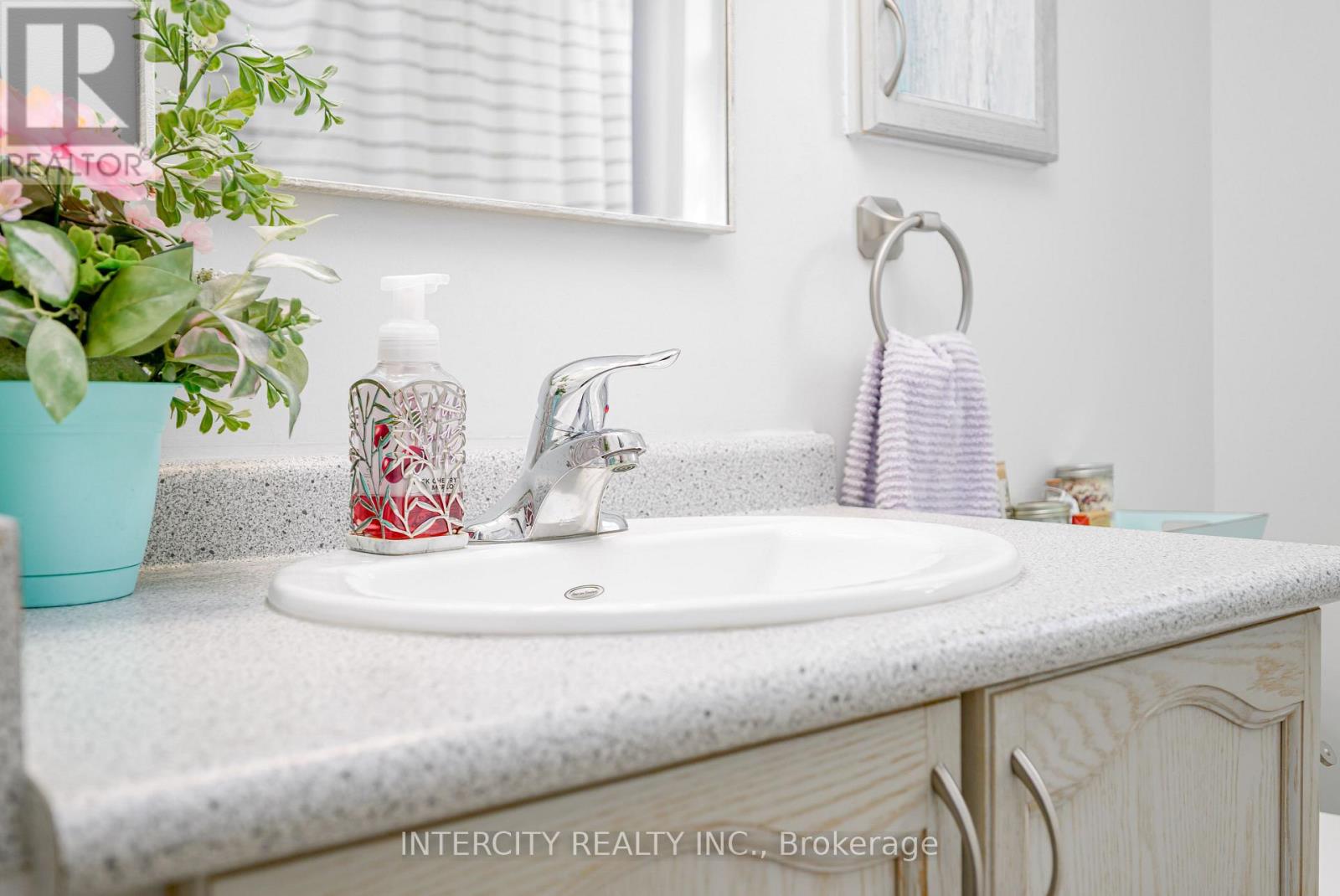 48 Champlain Boulevard, Kawartha Lakes (Lindsay), Ontario  K9V 0J1 - Photo 37 - X13823722