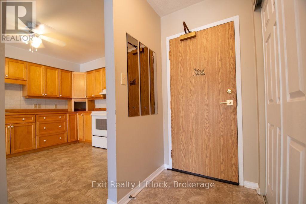 202 C - 1099 Clonsilla Avenue, Peterborough (Otonabee Ward 1), Ontario  K9J 8L8 - Photo 5 - X13823988