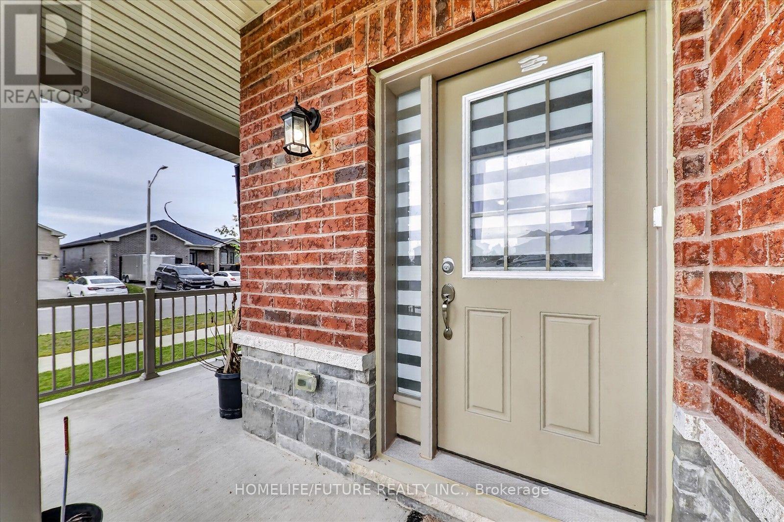 14 Lamb Avenue, Kawartha Lakes (Lindsay), Ontario  K9V 0J3 - Photo 4 - X13827698