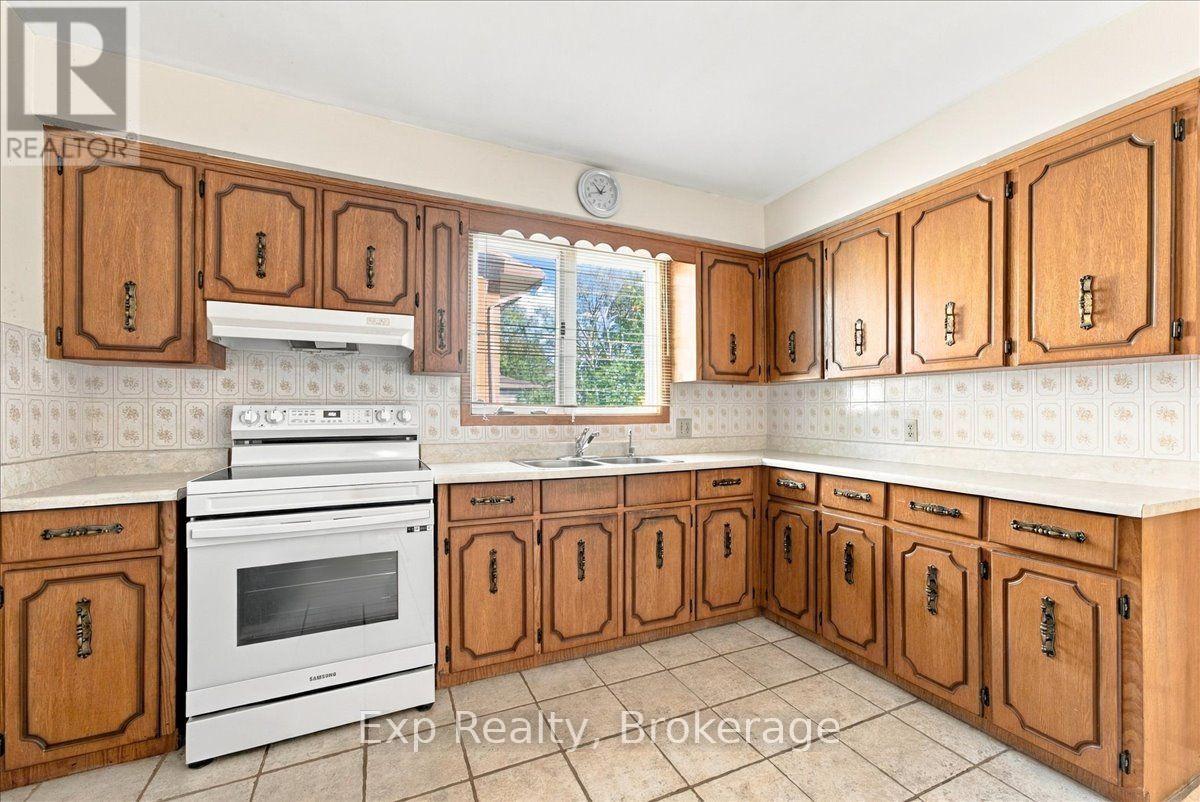 863 Wedgewood Court, Peterborough (Monaghan Ward 2), Ontario  K9J 7T8 - Photo 10 - X13827908