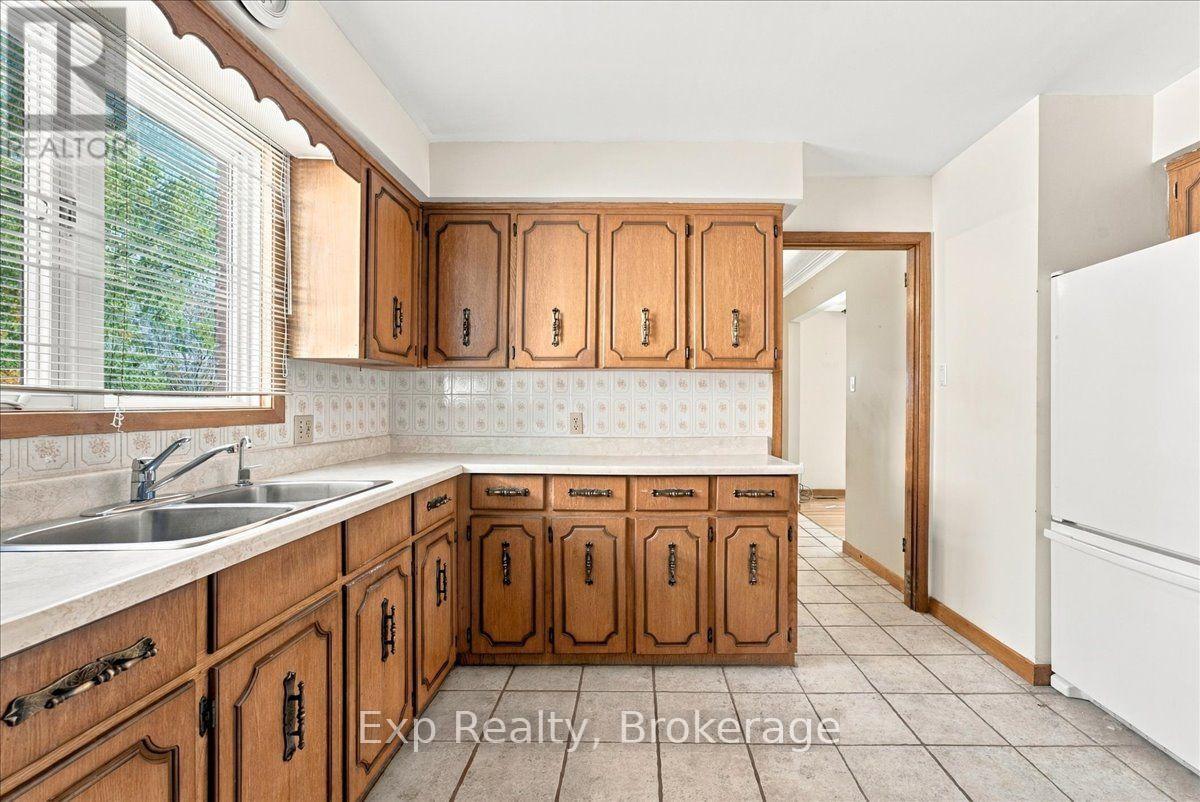 863 Wedgewood Court, Peterborough (Monaghan Ward 2), Ontario  K9J 7T8 - Photo 11 - X13827908