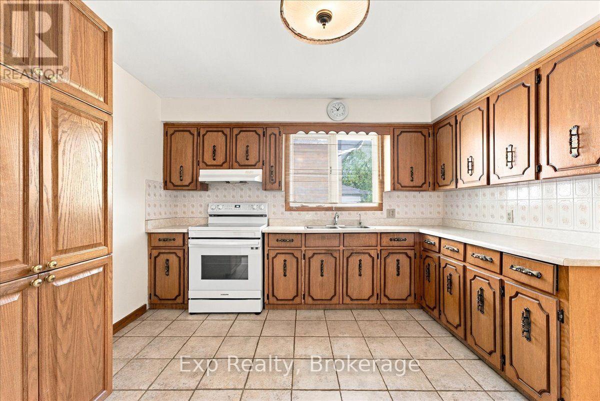 863 Wedgewood Court, Peterborough (Monaghan Ward 2), Ontario  K9J 7T8 - Photo 9 - X13827908