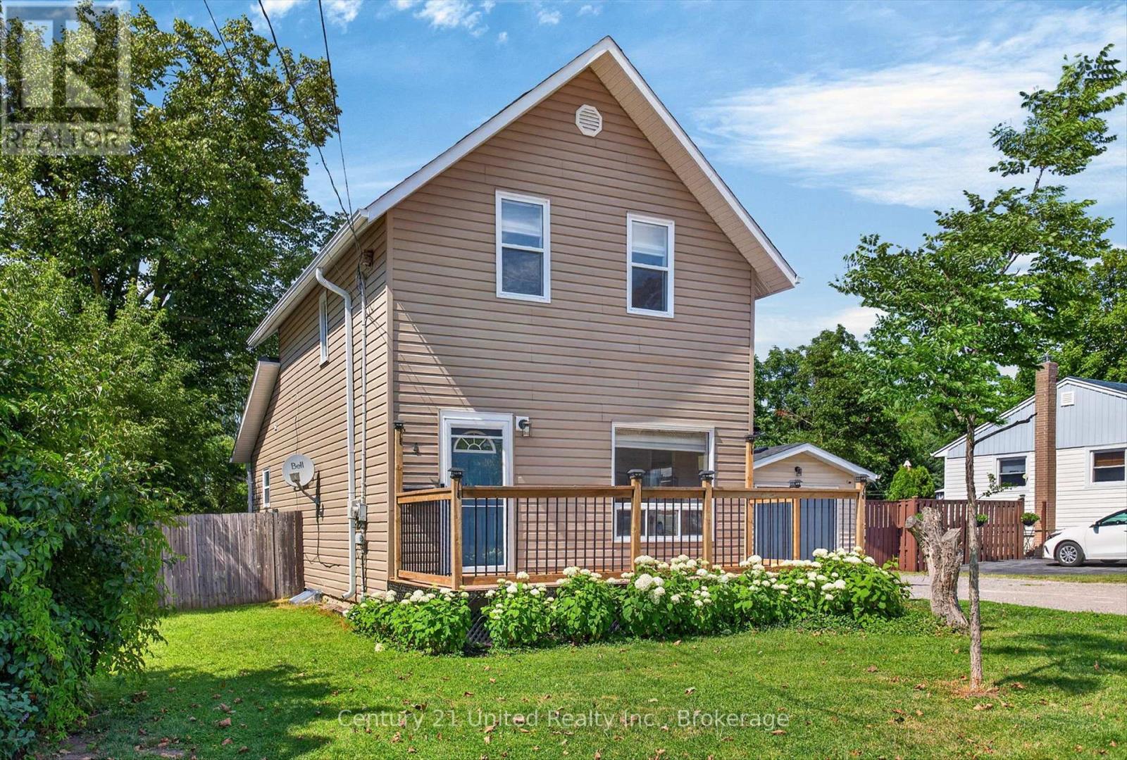 4 Bertie Street, Kawartha Lakes (Lindsay), Ontario  K9V 1J1 - Photo 2 - X13828450