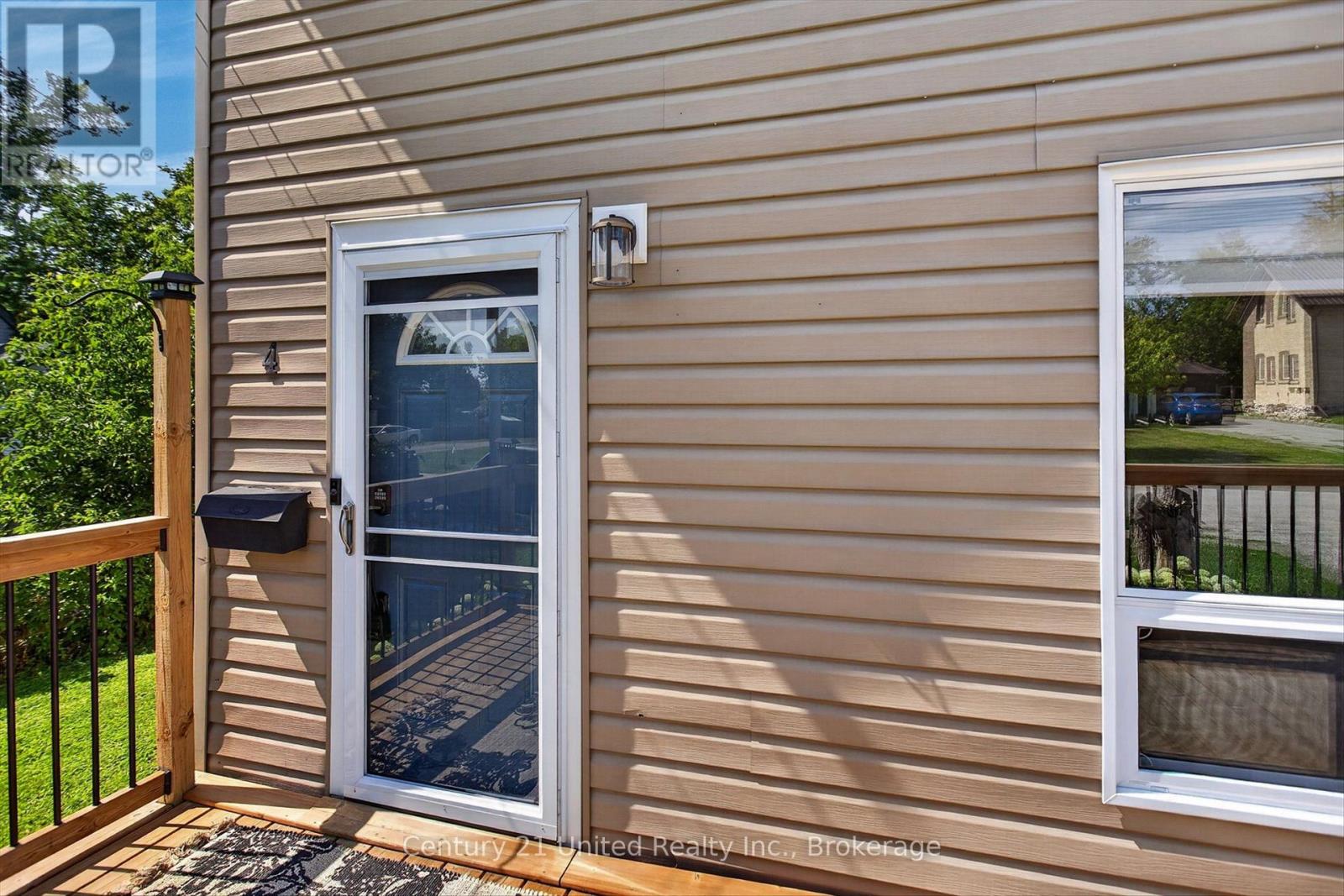 4 Bertie Street, Kawartha Lakes (Lindsay), Ontario  K9V 1J1 - Photo 4 - X13828450