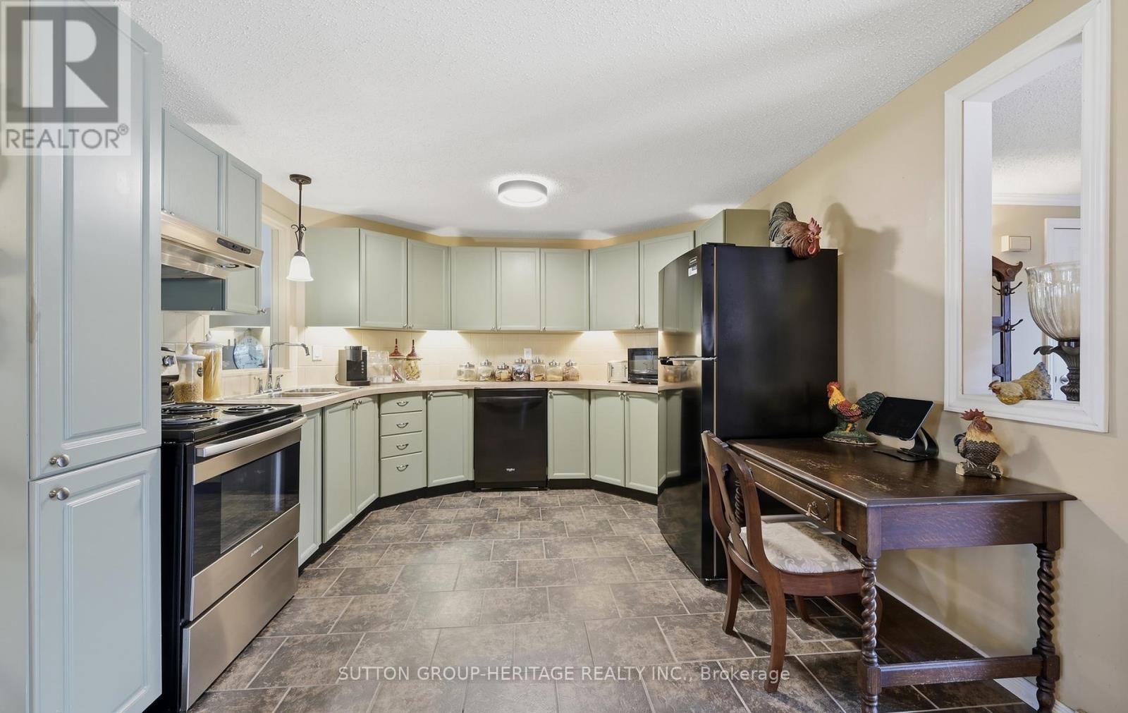 89 Bluffs Road, Clarington (Newcastle), Ontario  L1B 1B9 - Photo 10 - E13829156