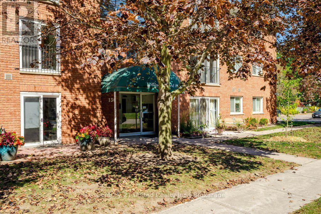 302 - 136 Ware Street, Peterborough (Town Ward 3), Ontario  K9J 2B8 - Photo 3 - X13829462