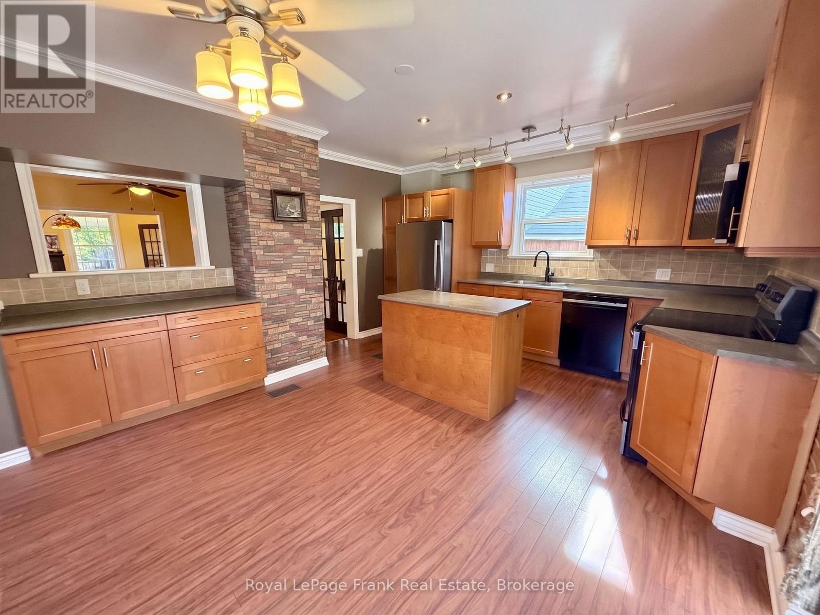 672 Romaine Street, Peterborough (Otonabee Ward 1), Ontario  K9J 2E4 - Photo 10 - X13830948