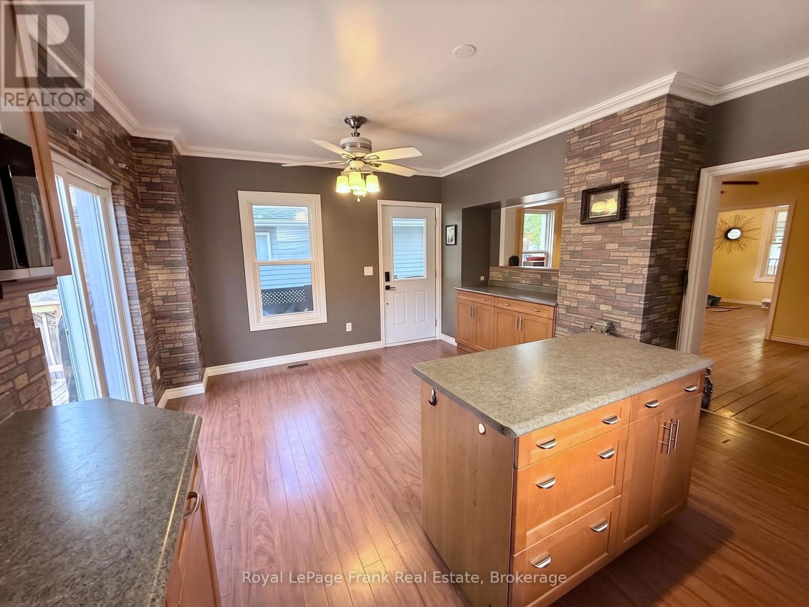 672 Romaine Street, Peterborough (Otonabee Ward 1), Ontario  K9J 2E4 - Photo 12 - X13830948