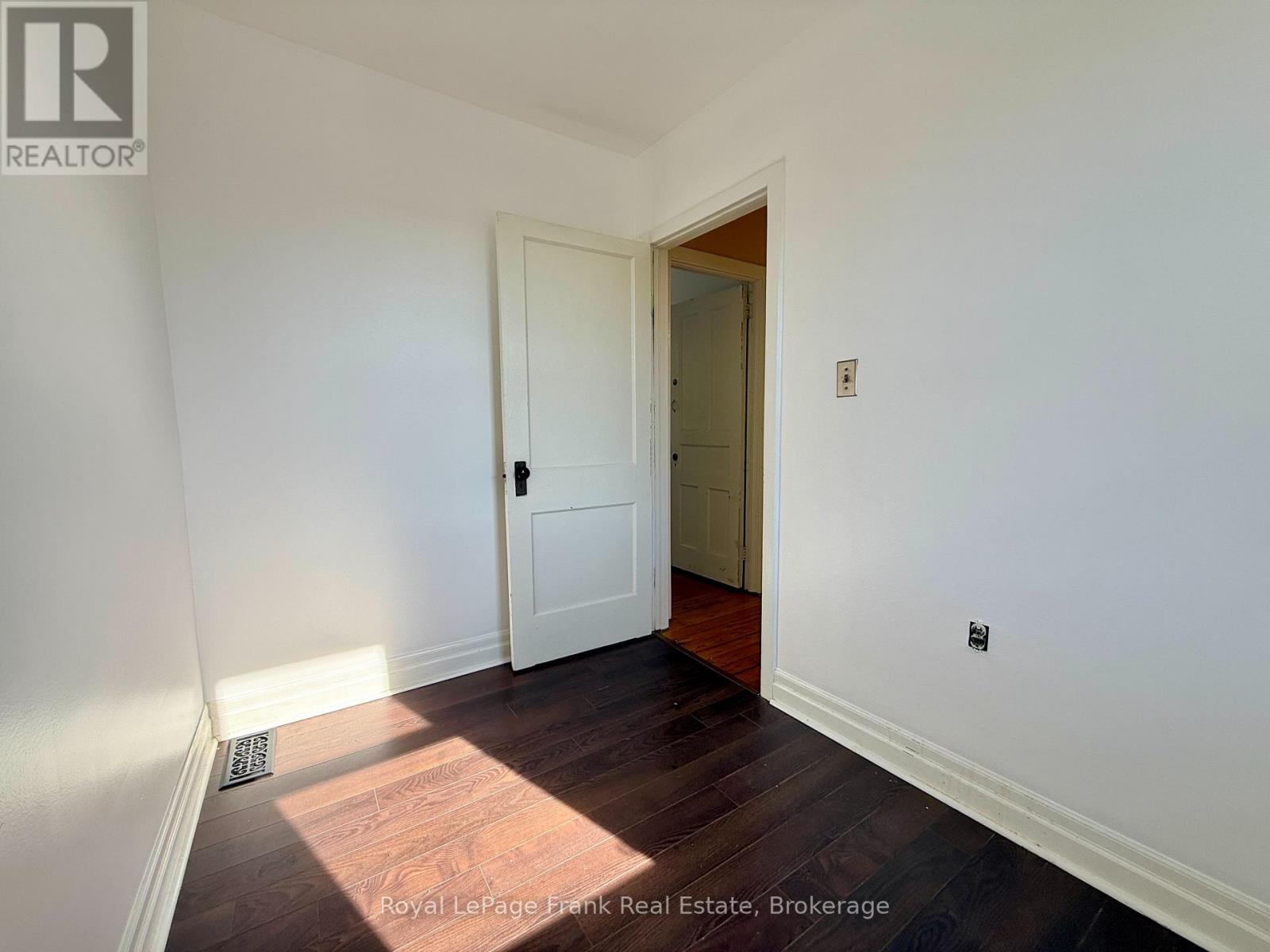672 Romaine Street, Peterborough (Otonabee Ward 1), Ontario  K9J 2E4 - Photo 15 - X13830948