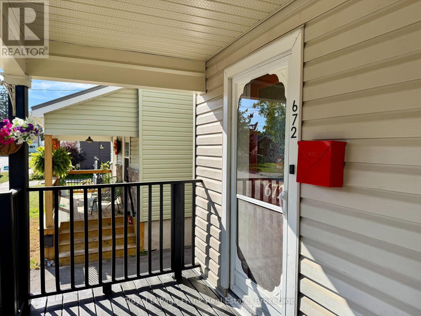 672 Romaine Street, Peterborough (Otonabee Ward 1), Ontario  K9J 2E4 - Photo 5 - X13830948