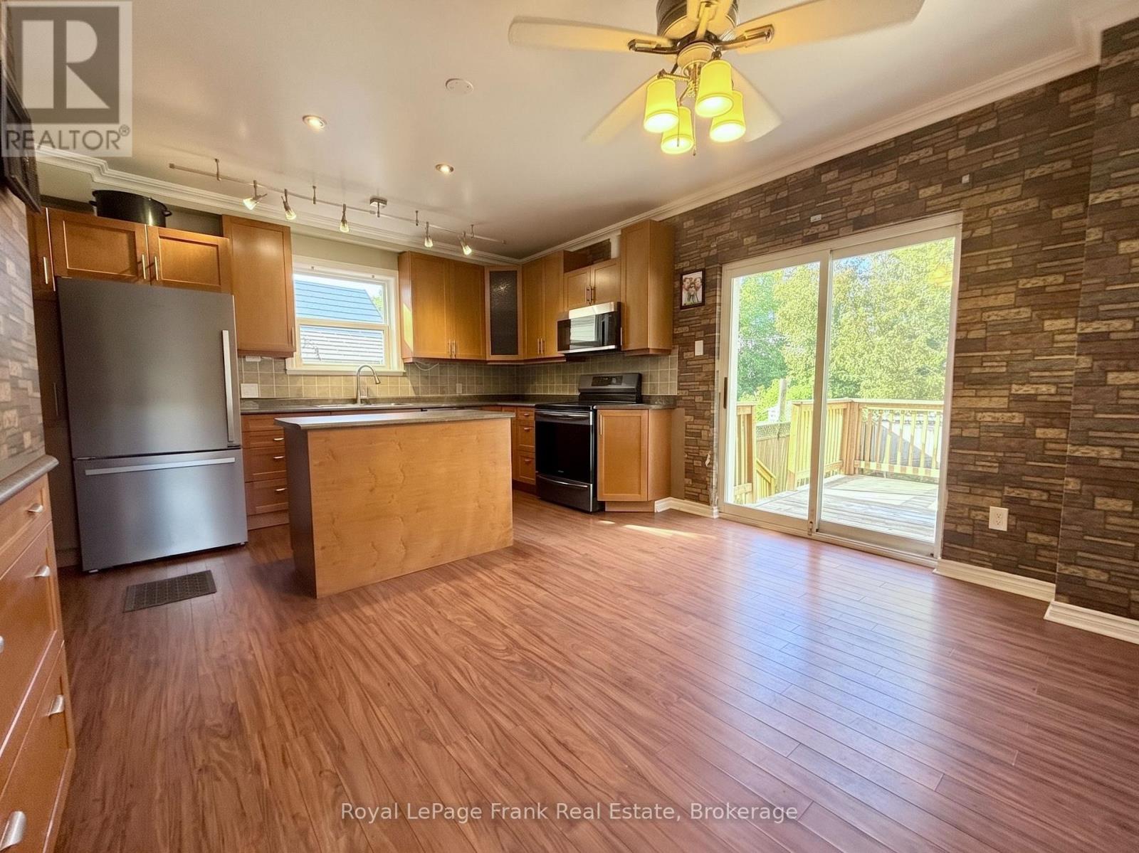672 Romaine Street, Peterborough (Otonabee Ward 1), Ontario  K9J 2E4 - Photo 9 - X13830948