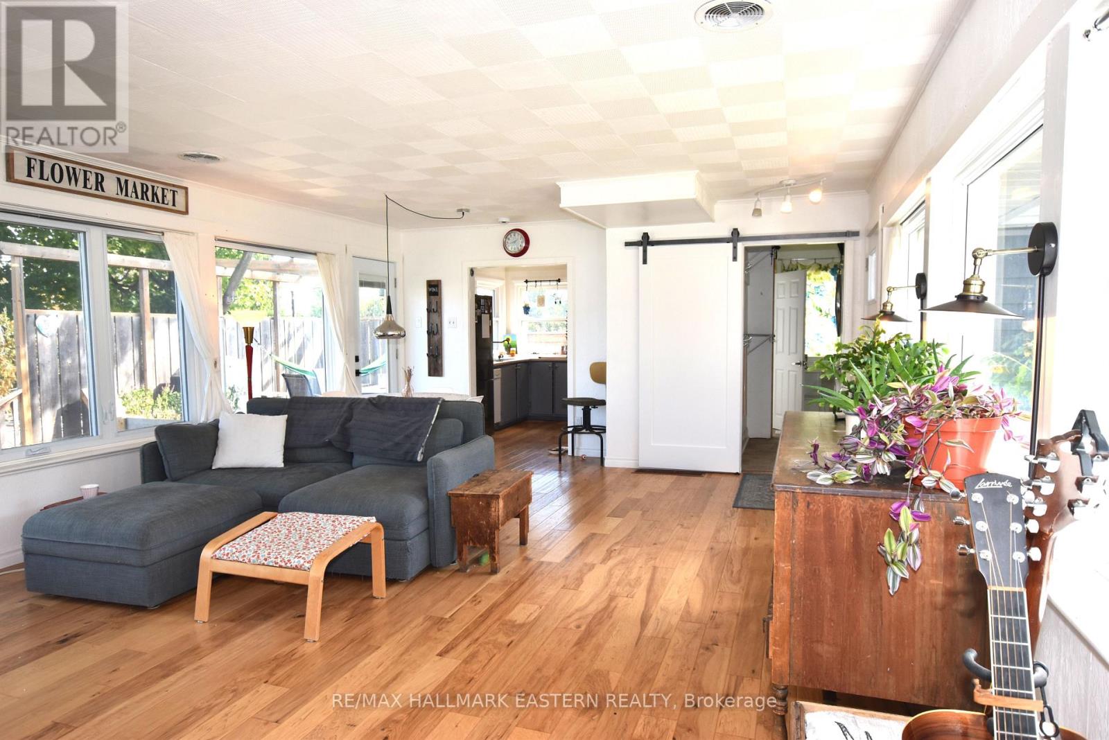 726 Fairbairn Street, Peterborough (Northcrest Ward 5), Ontario  K9H 6B6 - Photo 2 - X13833764