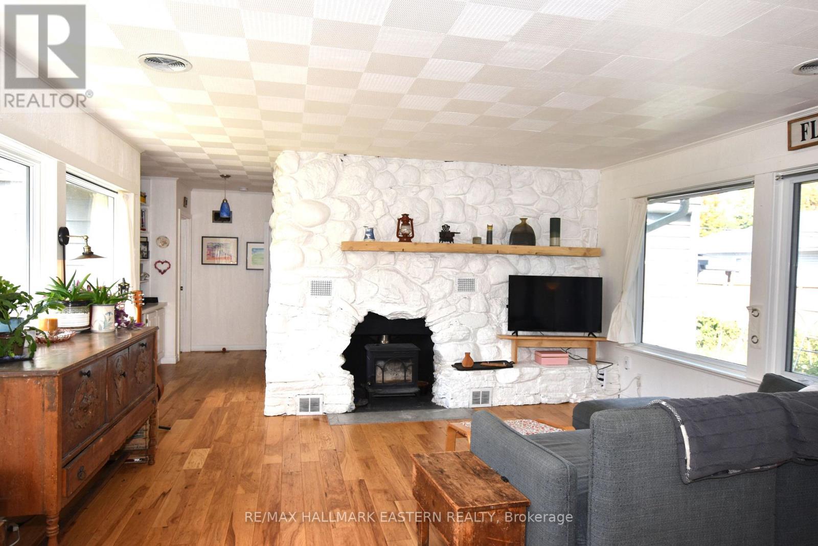 726 Fairbairn Street, Peterborough (Northcrest Ward 5), Ontario  K9H 6B6 - Photo 4 - X13833764