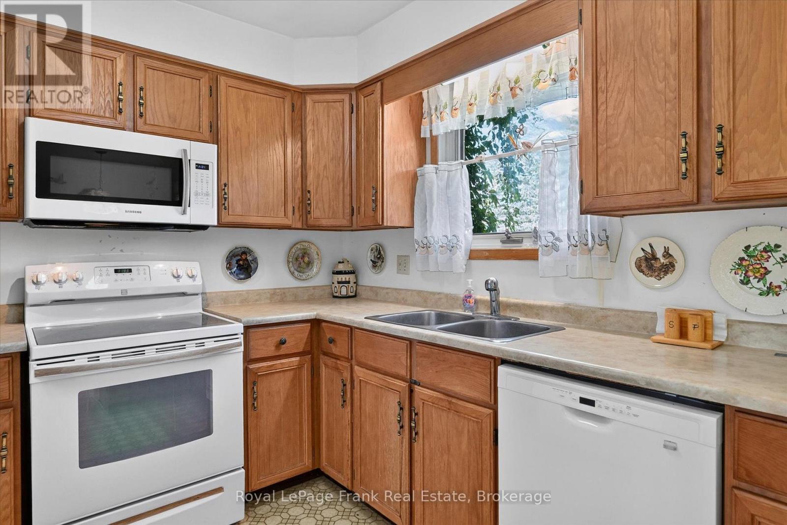 87 Oakwood Crescent, Peterborough (Monaghan Ward 2), Ontario  K9J 1N2 - Photo 12 - X13836360